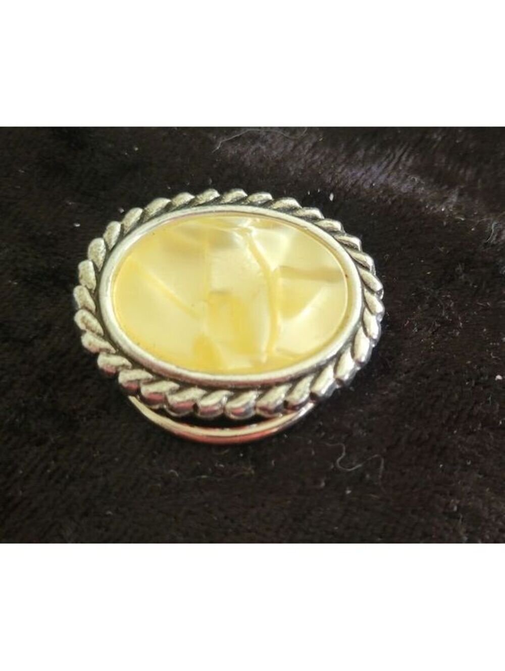 VTG Mother of Pearl Style Scarf Clip with Twisted Rope